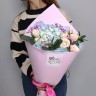 Конвертик счастья №7 Гортензия с розами с доставкой в Пятигорске