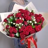 Букет красных кустовых роз Love с доставкой в Пятигорске