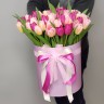 Весенняя акварель Тюльпаны в шляпной коробке с доставкой в Пятигорске