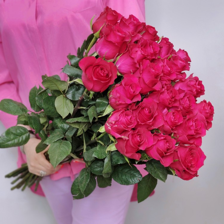 Букет 25 розовых роз премиум с доставкой в Пятигорске