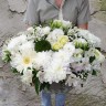 Особый случай Большая корзина белых цветов с доставкой в Пятигорске