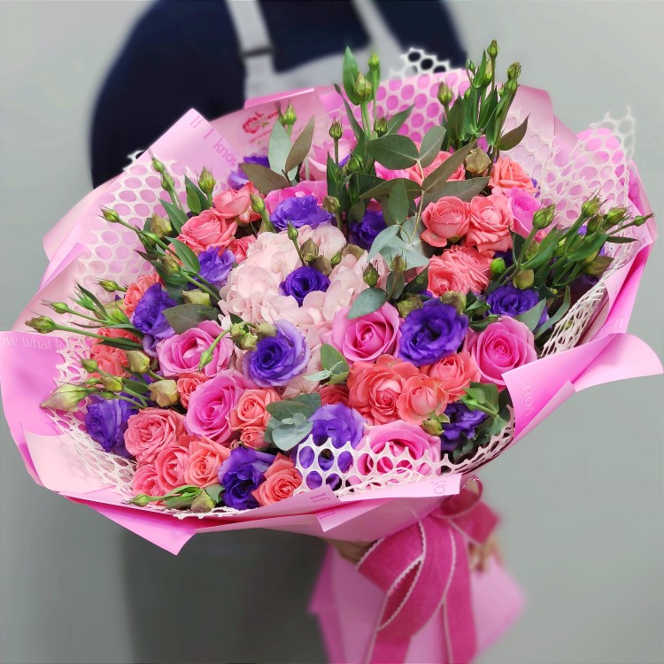 Улыбка счастья Букет с розами и эустомой с доставкой в Пятигорске