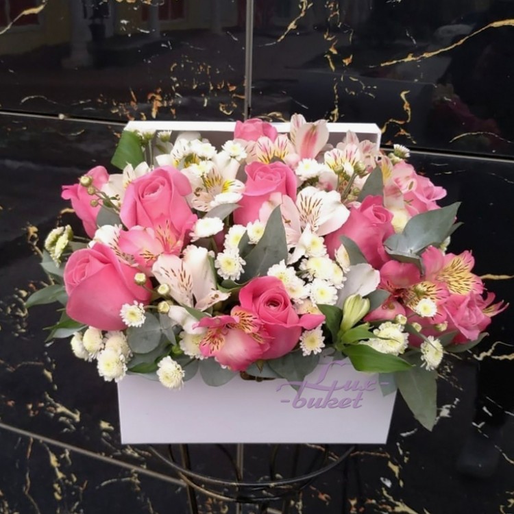 Сундучок с сюрпризом Цветы в коробке с доставкой в Пятигорске