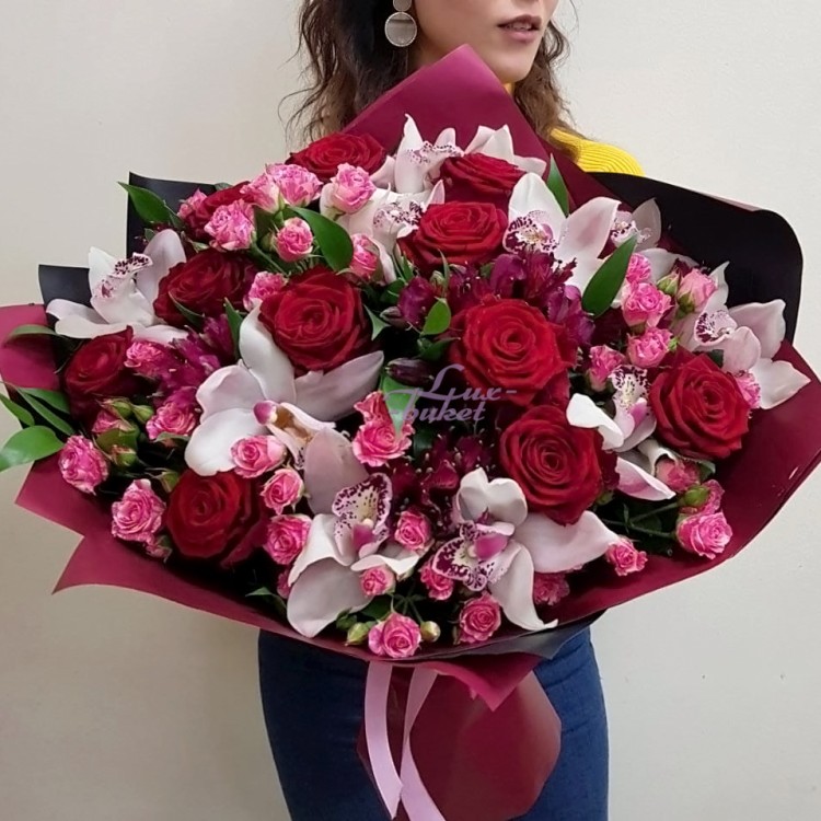 Люблю тебя Большой букет из роз и орхидей с доставкой в Пятигорске