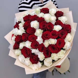 Красные и белые розы премиум
