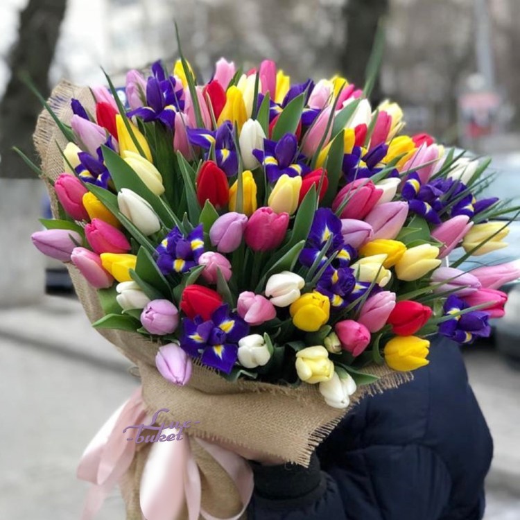Прекрасное настроение Букет тюльпанов и ирисов с доставкой в Пятигорске