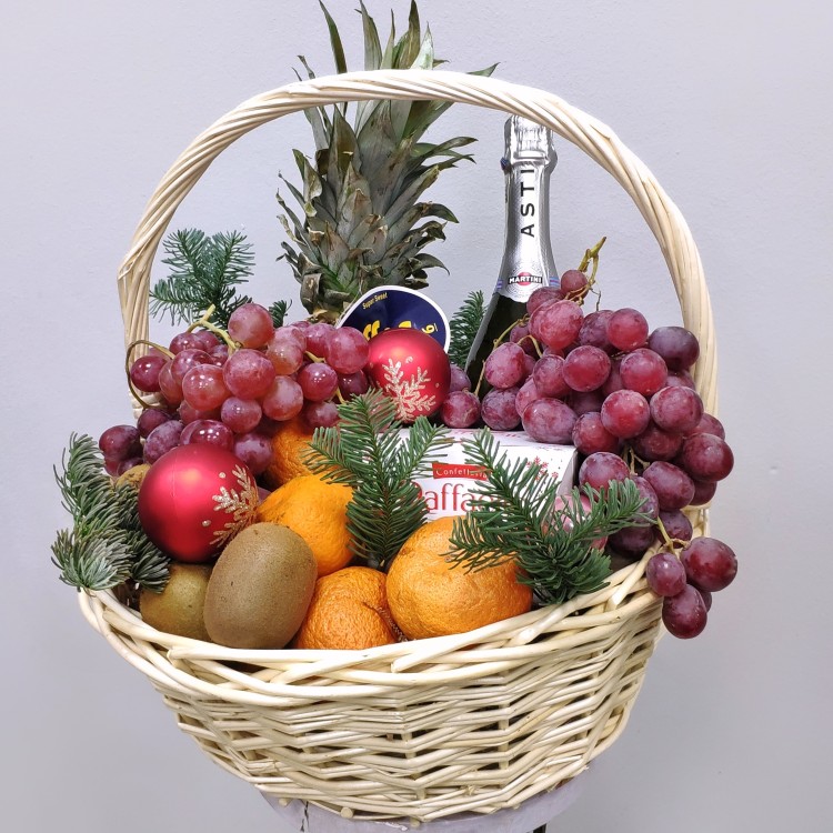 Счастливый Новый год Подарочная корзина с фруктами с доставкой в Пятигорске