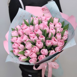 Букет пионовидных розовых тюльпанов
