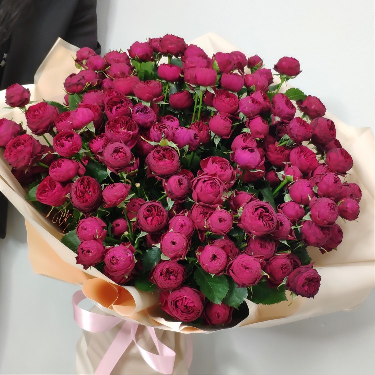 Букет красных пионовидных роз с доставкой в Пятигорске