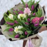 Весенний букет из гиацинтов и тюльпанов с доставкой в Пятигорске