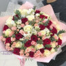 Большой букет из роз и эустомы Сказка о любви с доставкой в Пятигорске