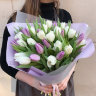Букет лавандовых и белых тюльпанов с доставкой в Пятигорске