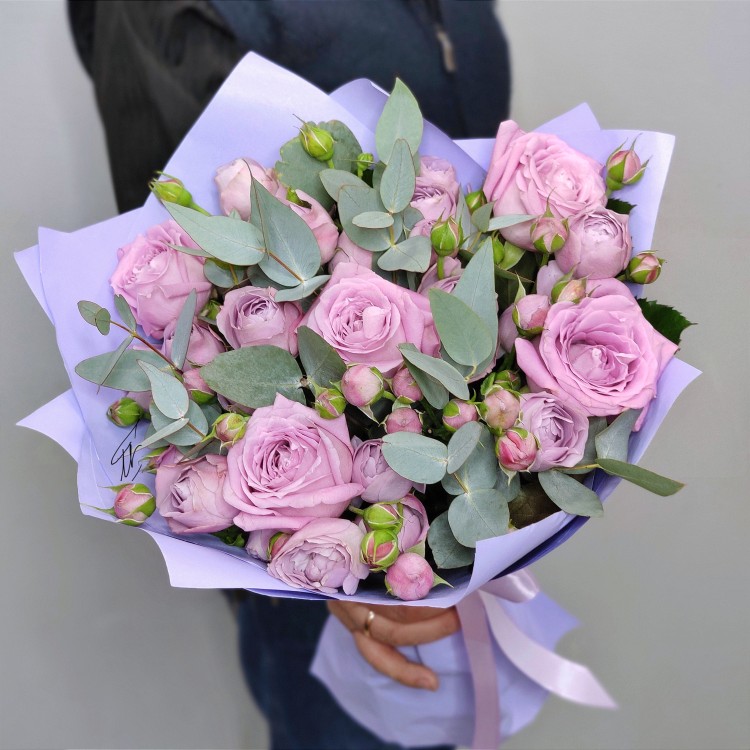 Букет фиолетовых роз с доставкой в Пятигорске
