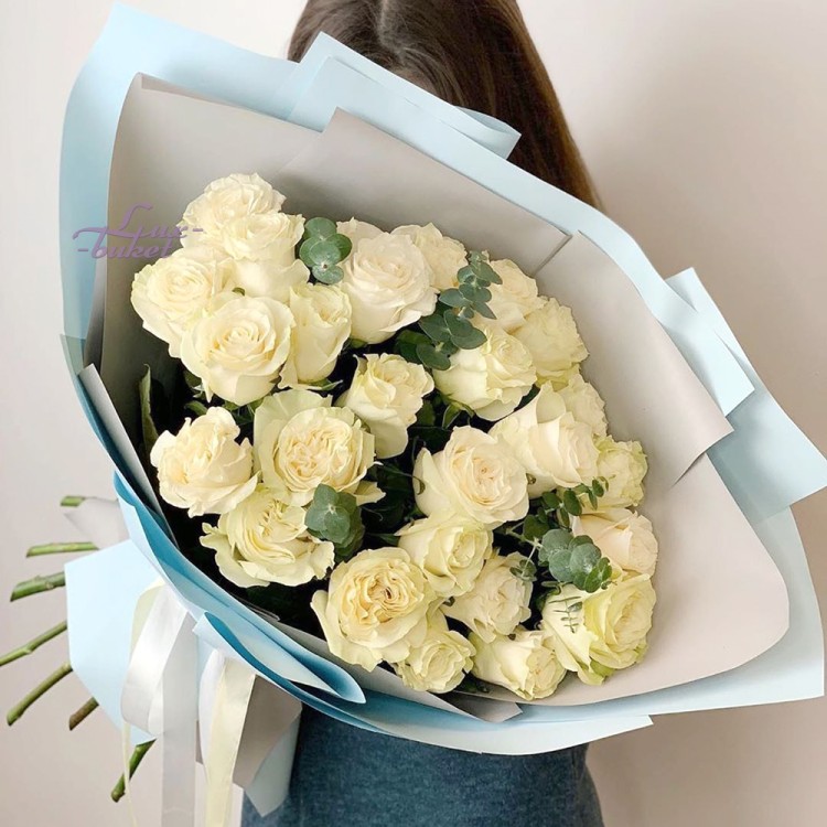 Белые розы любви с доставкой в Пятигорске