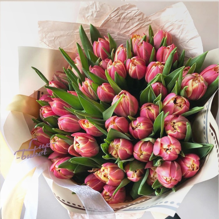 Фаворит Букет розовых пионовидных тюльпанов с доставкой в Пятигорске